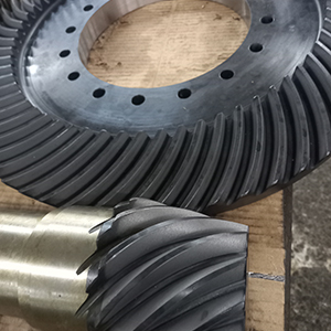 Engrenagem Cônica de Dentes Helicoidais